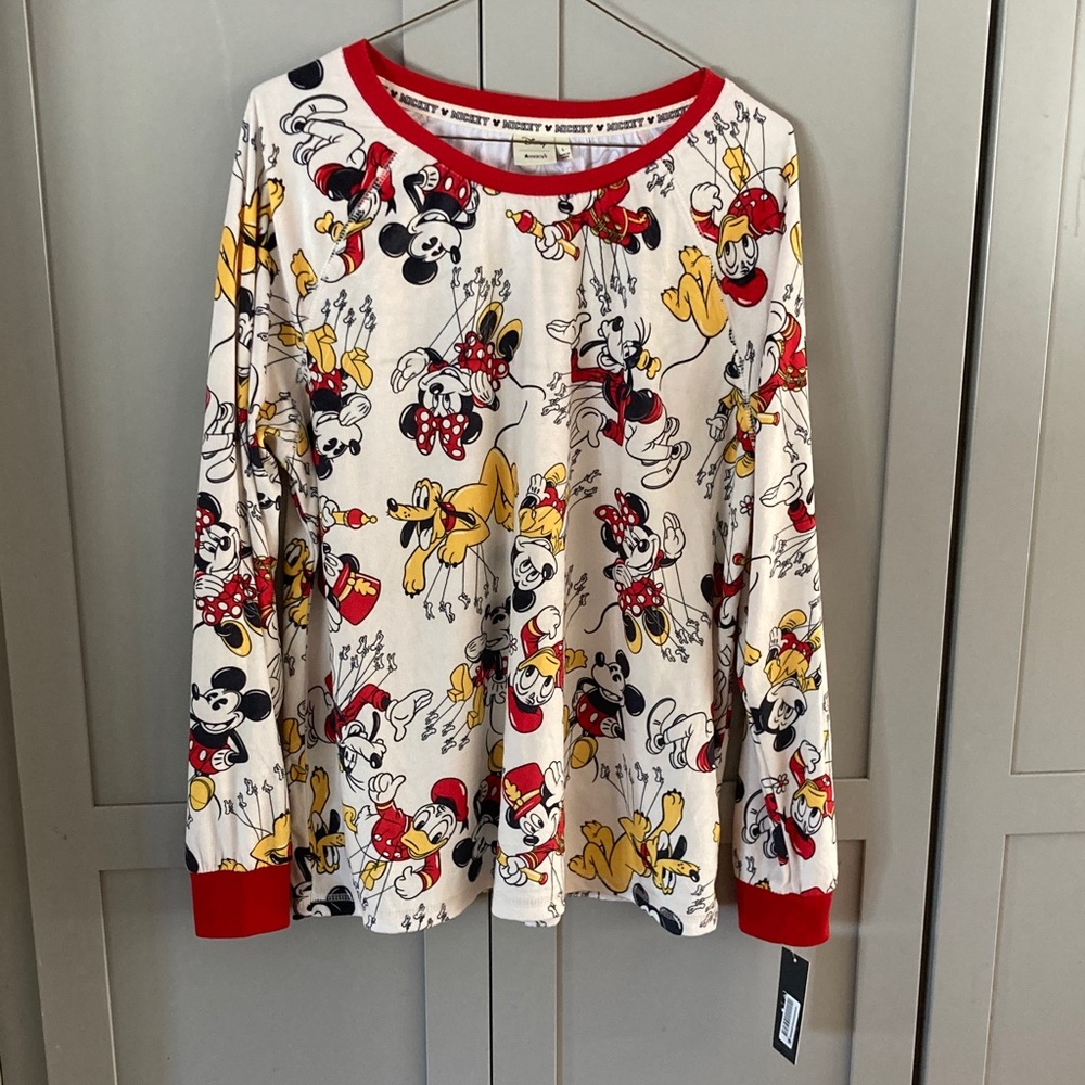 Women’s Disney Top NWT